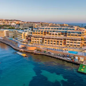 Verdi St George's Bay Marina מלון
